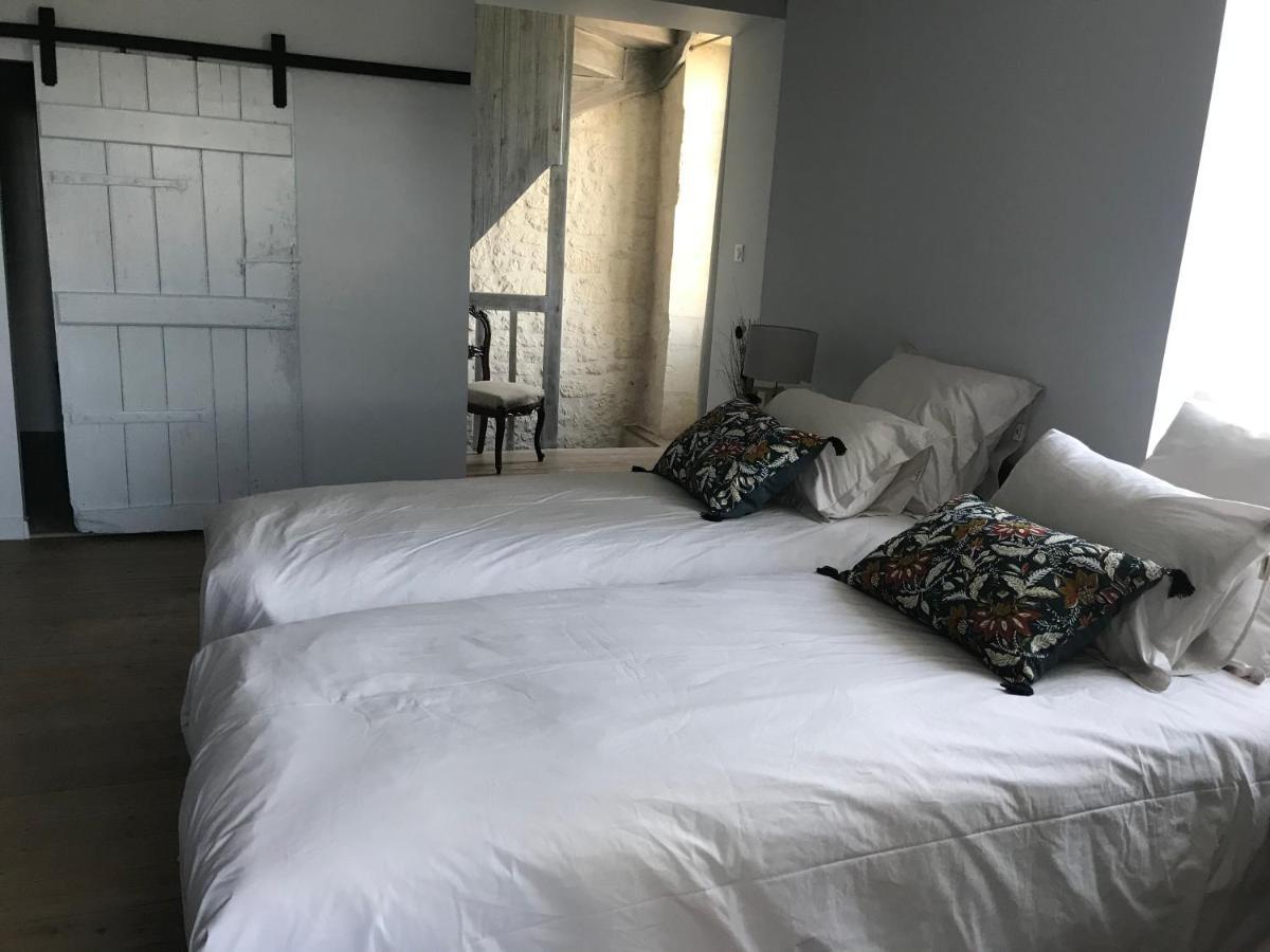 Logis De Pierre Levee Bed & Breakfast Bessines Exterior foto